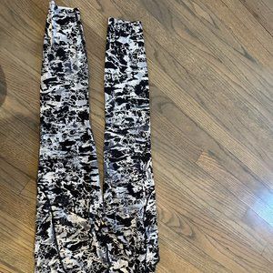 Lululemon Leggings Black and White